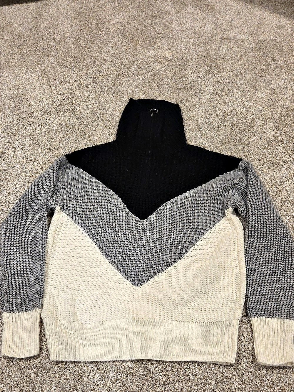 Color Block Turtleneck Sweater in Gray & Cream Size Medium